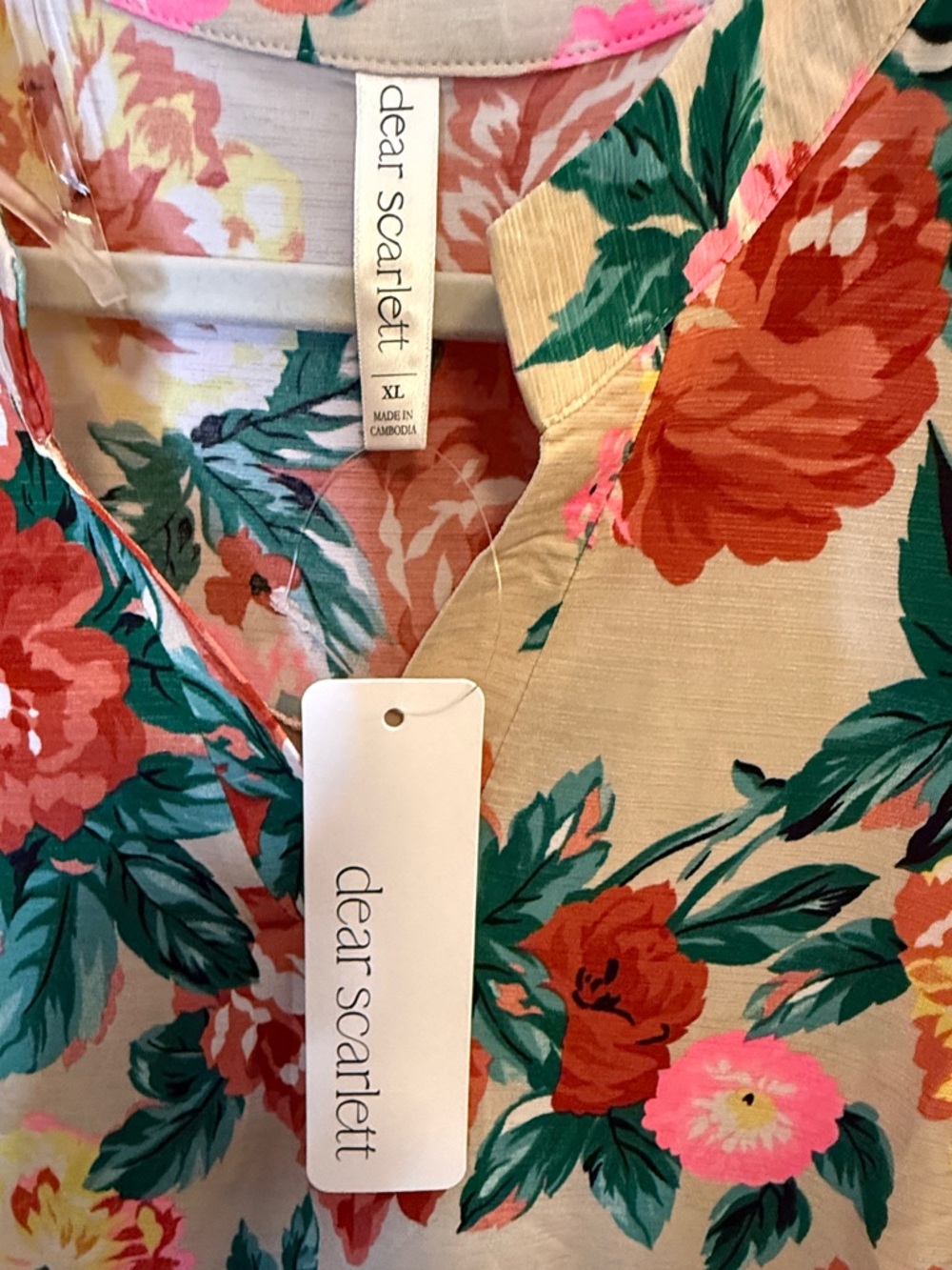 NWT - Dear Scarlett Women’s Floral Tunic In Beige & Pink - Size XL, 2XL and 3XL - Picture 2 of 5